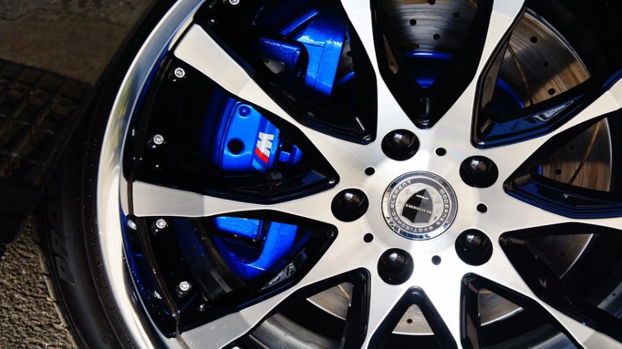 キャリパー塗装施工事例：BMW F13　キャリパー塗装＆ローター塗装　COLOR:#1115 Deep marine blue　ローター加工Type:C6S8D IMG10_1561_1W4Iu0_sub4.jpg