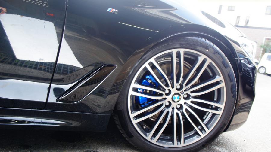 キャリパー塗装施工事例：BMW523d　キャリパー塗装COLOR：#1115 Deep marine blue　キドニーグリル：マットブラック塗装 IMG10_1935_9SvaL3_sub8.jpg