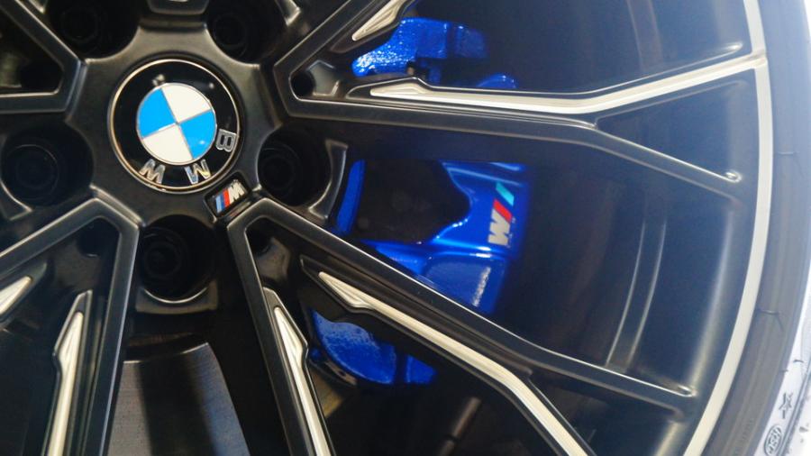 キャリパー塗装施工事例：BMW523d　キャリパー塗装COLOR:#1115 Deep marine blue IMG10_2005_nNjMJb_sub3.jpg