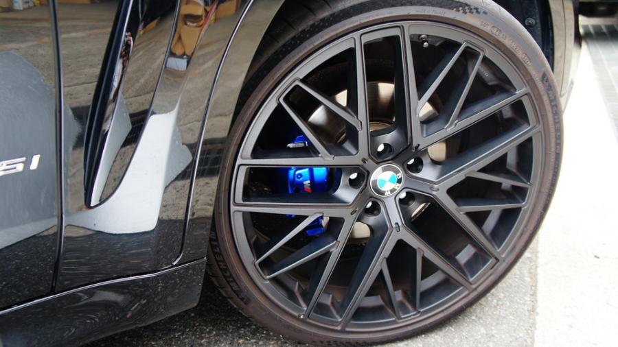 キャリパー塗装施工事例：BMW X6　キャリパー塗装COLOR:#1115 Deep marine blue IMG10_2177_nPMpRs_sub6.jpg