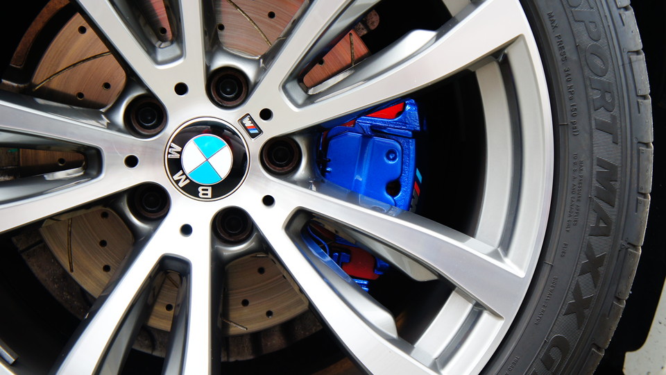 キャリパー塗装施工事例：BMW X5純正キャリパー塗装＆ローター加工Type:C6S8D　カラー：調色にてオリジナルブルー IMG10_712_1f0e5X_sub2.jpg