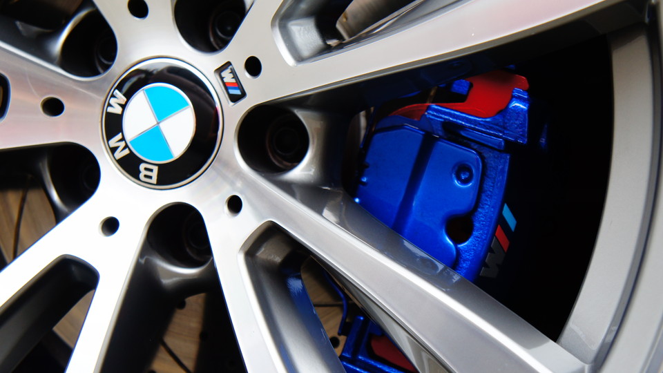 キャリパー塗装施工事例：BMW X5純正キャリパー塗装＆ローター加工Type:C6S8D　カラー：調色にてオリジナルブルー IMG10_712_1f0e5X_sub3.jpg