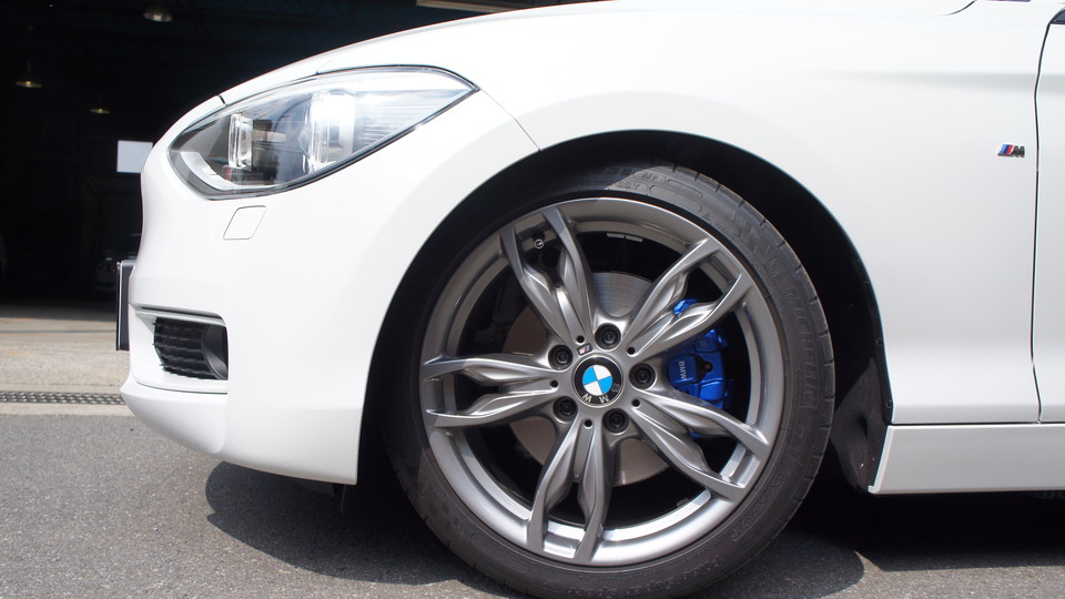 キャリパー塗装施工事例：BMW1シリーズ純正キャリパー塗装　カラー：#060 royal ocean blue IMG10_749_tE13sT_sub6.jpg