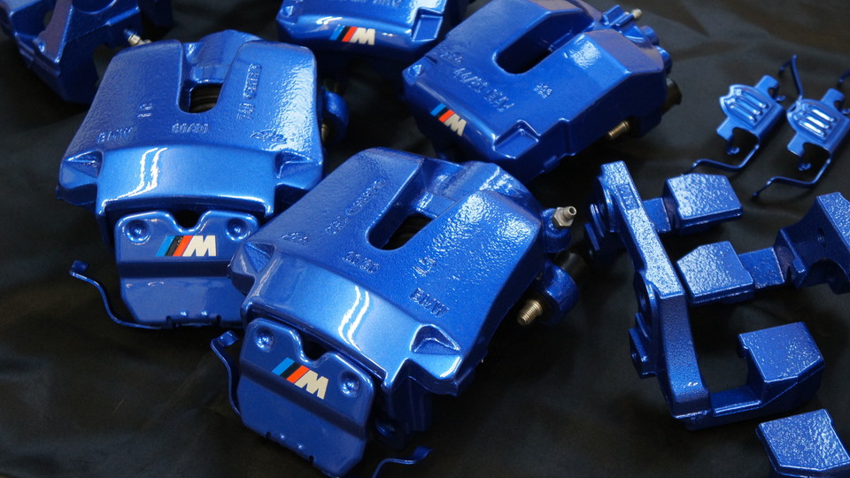 キャリパー塗装施工事例：ＢＭＷ X5純正キャリパー塗装　ＣＯＬＯＲ：#060 royal ocean blue IMG10_1008_RmWwtD_sub1.jpg