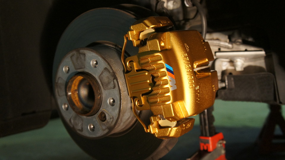 BMW Z4純正キャリパー塗装　COLOR：#003 tokyo midnight gold＆#001 Italian losso solid