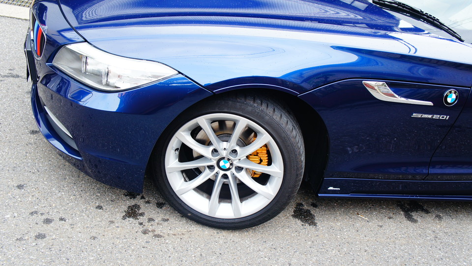 キャリパー塗装施工事例：BMW Z4純正キャリパー塗装　COLOR：#003 tokyo midnight gold＆#001 Italian losso solid IMG10_1078_7a3vyk_sub7.jpg