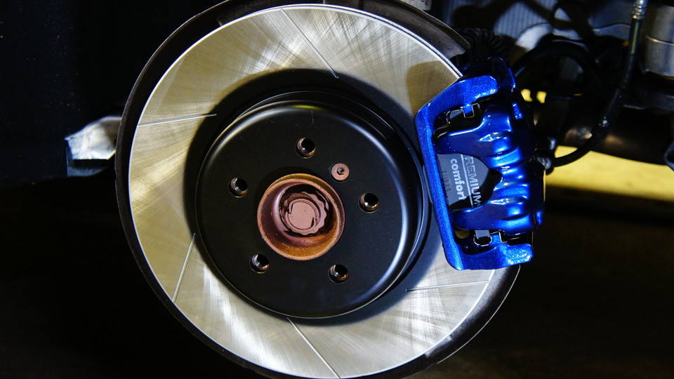 キャリパー塗装施工事例：BMW6シリーズF12純正キャリパー塗装　COLOR：オリジナルブルーメタリック IMG10_1143_kRbLWu_sub1.jpg