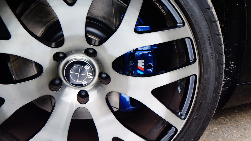 キャリパー塗装施工事例：BMW6シリーズF12純正キャリパー塗装　COLOR：オリジナルブルーメタリック IMG10_1143_kRbLWu_sub4.jpg