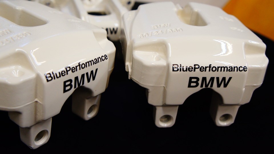 ＢＭＷ F10純正キャリパー塗装　ＣＯＬＯＲ：＃1106MILKY CARAMEL WHITE