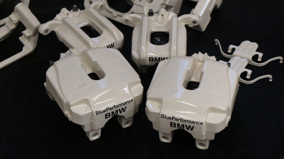 キャリパー塗装施工事例：ＢＭＷ F10純正キャリパー塗装　ＣＯＬＯＲ：＃1106MILKY CARAMEL WHITE IMG10_1165_4Wr1Xb_sub1.jpg