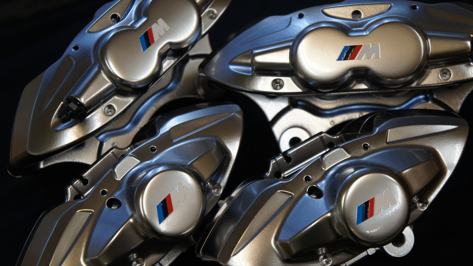 キャリパー塗装施工事例：ＢＭＷパフォーマンスキャリパー塗装　ＣＯＬＯＲ：#055 super shining silver(metal finish)＆ローター塗装　ＣＯＬＯＲ：#004 blast light gray metallic IMG10_1169_D2xo7q_sub1.jpg