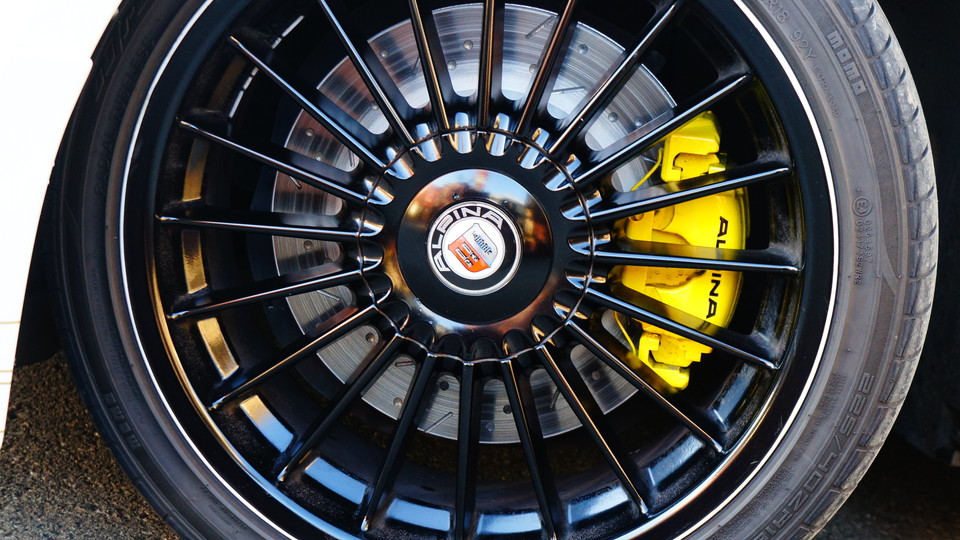 キャリパー塗装施工事例：BMW・Z4純正キャリパー塗装＆パット塗装　COLOR：#020 hawaiian passion yellow IMG10_1208_RXSTeJ_sub3.jpg