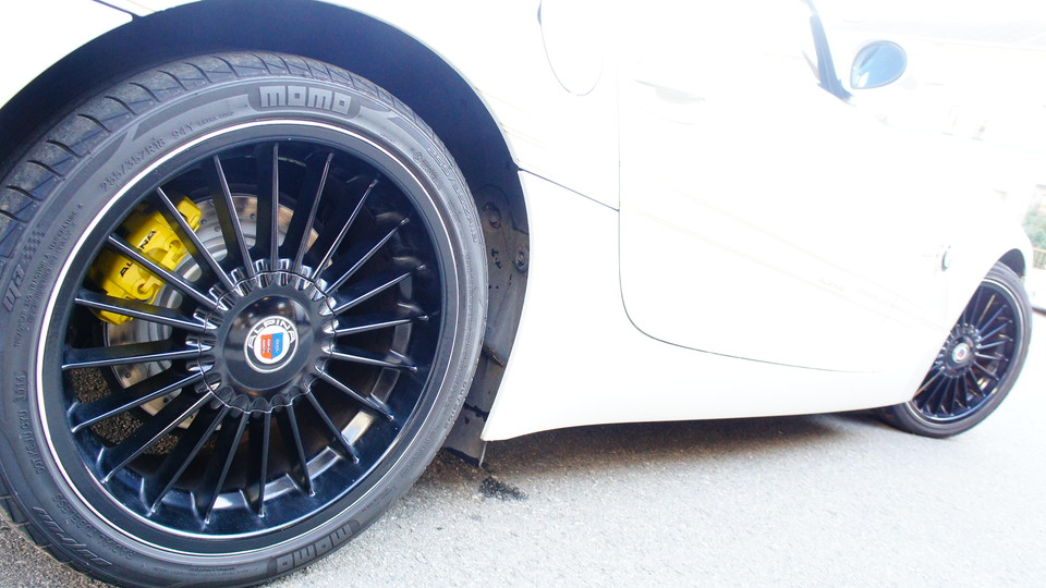 キャリパー塗装施工事例：BMW・Z4純正キャリパー塗装＆パット塗装　COLOR：#020 hawaiian passion yellow IMG10_1208_RXSTeJ_sub6.jpg