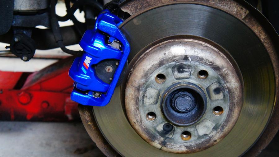 キャリパー塗装施工事例：BMW F10純正キャリパー塗装　ＣＯＬＯＲ：#1115 Deep marine blue IMG10_1291_mUv4IR_sub1.jpg