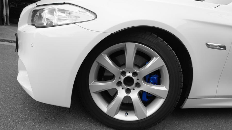 キャリパー塗装施工事例：BMW F10純正キャリパー塗装　ＣＯＬＯＲ：#1115 Deep marine blue IMG10_1291_mUv4IR_sub4.jpg