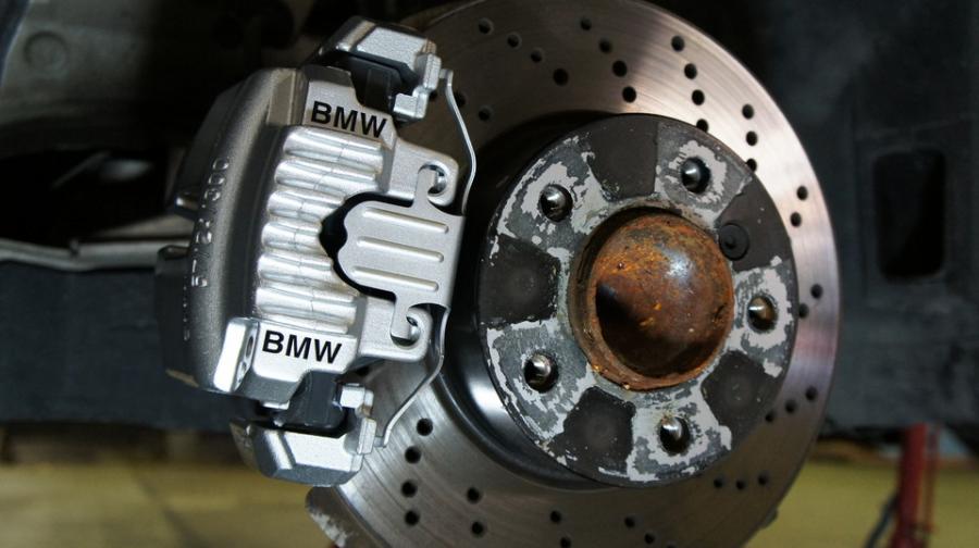 キャリパー塗装施工事例：BMW3シリーズ純正キャリパー塗装　COLOR：#052 Premium platinum silver IMG10_1343_fJsRDb_sub1.jpg