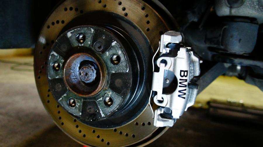 キャリパー塗装施工事例：BMW3シリーズ純正キャリパー塗装　COLOR：#052 Premium platinum silver IMG10_1343_fJsRDb_sub2.jpg