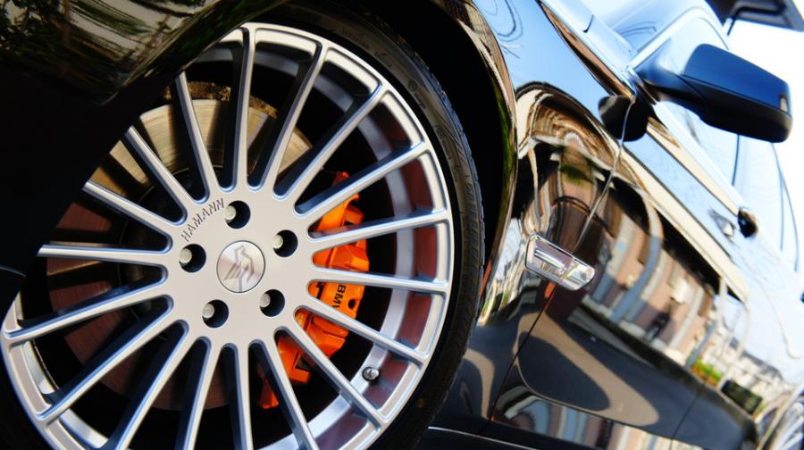 キャリパー塗装施工事例：BMW750i純正キャリパー塗装　COLOR：#098 honey of pearl orange IMG10_1346_f6Mdmc_sub3.jpg