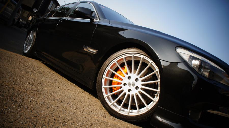 キャリパー塗装施工事例：BMW750i純正キャリパー塗装　COLOR：#098 honey of pearl orange IMG10_1346_f6Mdmc_sub6.jpg