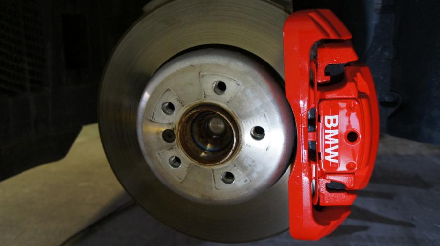 キャリパー塗装施工事例：BMW F10　キャリパー塗装　COLOR：#001 Italian losso solid IMG10_1373_5jX940_sub1.jpg