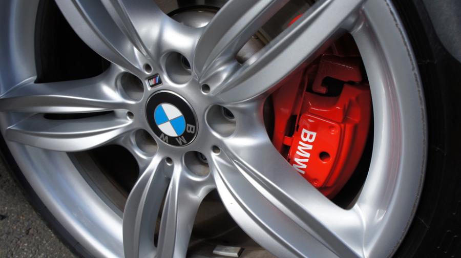 キャリパー塗装施工事例：BMW F10　キャリパー塗装　COLOR：#001 Italian losso solid IMG10_1373_5jX940_sub5.jpg