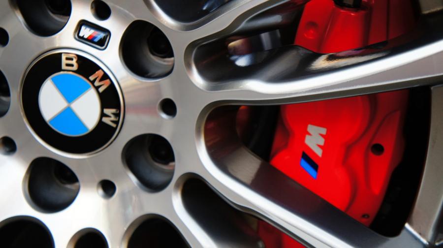 BMW F30　キャリパー塗装　COLOR：#1112 Racing red