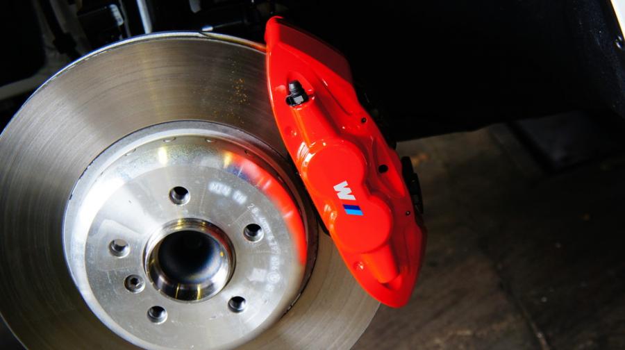 キャリパー塗装施工事例：BMW F30　キャリパー塗装　COLOR：#1112 Racing red IMG10_1374_5boeTT_sub1.jpg