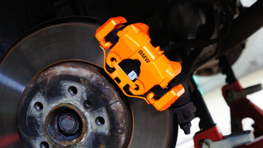 キャリパー塗装施工事例：BMW740L F02　キャリパー塗装　COLOR：#098 honey of pearl orange　D-DASHダストダウンブレーキパット前後装着 IMG10_1402_B6Ovek_sub2.jpg