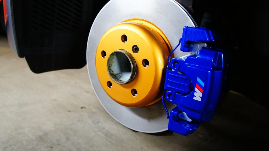 BMW F10　キャリパー塗装＆ローター塗装　COLOR:#1115 Deep marine blue＆#003 Tokyo midnight gold　D-DASHダストダウンブレーキパット前後装着