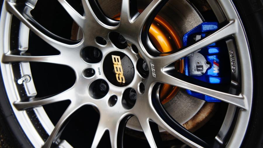 キャリパー塗装施工事例：BMW F10　キャリパー塗装＆ローター塗装　COLOR:#1115 Deep marine blue＆#003 Tokyo midnight gold　D-DASHダストダウンブレーキパット前後装着 IMG10_1586_3LKkyc_sub3.jpg