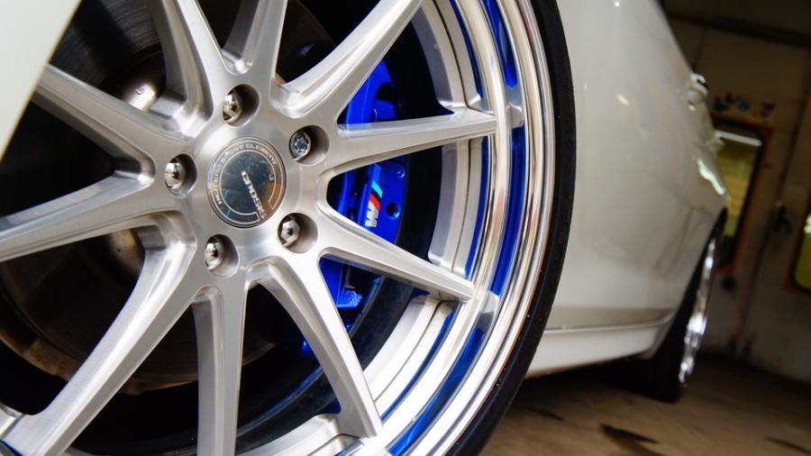 キャリパー塗装施工事例：BMW F06グランクーペ　キャリパー塗装　COLOR:#1115 Deep marine blue IMG10_1661_ruOhKi_sub6.jpg