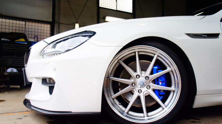 キャリパー塗装施工事例：BMW F06グランクーペ　キャリパー塗装　COLOR:#1115 Deep marine blue IMG10_1661_ruOhKi_sub7.jpg