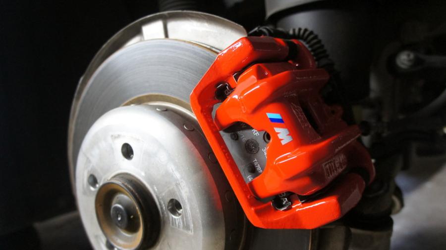 キャリパー塗装施工事例：BMW5シリーズ　キャリパー塗装　COLOR:#1112 Racing red IMG10_1676_mhxBUv_sub1.jpg