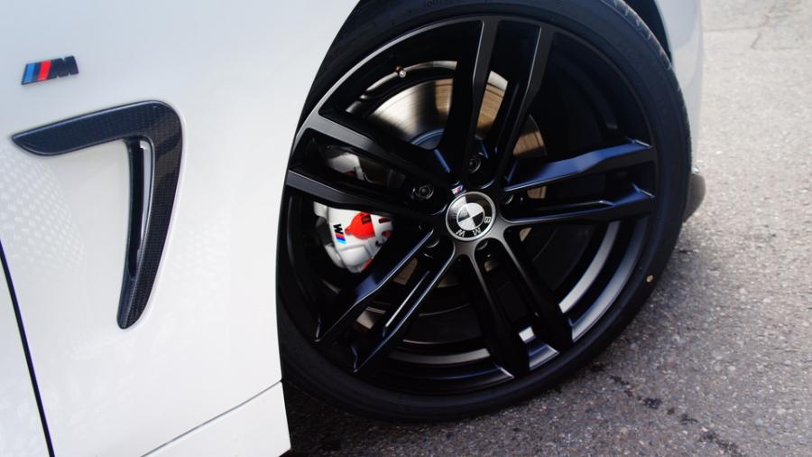 キャリパー塗装施工事例：BMW420i　キャリパー塗装　COLOR:ボディー同色系、D-DASHダストダウンパット前後装着、ホイール半艶ブラック塗装 IMG10_1683_NghSGX_sub5.jpg