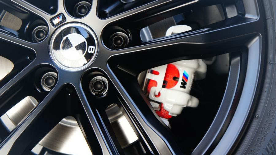 キャリパー塗装施工事例：BMW420i　キャリパー塗装　COLOR:ボディー同色系、D-DASHダストダウンパット前後装着、ホイール半艶ブラック塗装 IMG10_1683_NghSGX_sub6.jpg