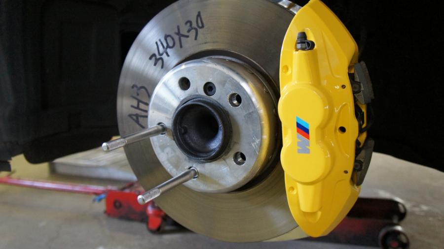 キャリパー塗装施工事例：BMW F31 320dt　キャリパー塗装　COLOR:#002 giallo modena IMG10_1725_O5al2f_sub1.jpg