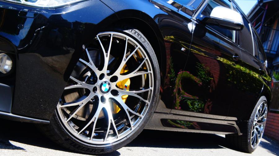 キャリパー塗装施工事例：BMW F31 320dt　キャリパー塗装　COLOR:#002 giallo modena IMG10_1725_O5al2f_sub2.jpg