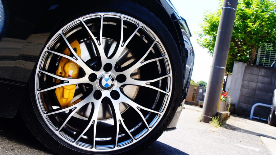 キャリパー塗装施工事例：BMW F31 320dt　キャリパー塗装　COLOR:#002 giallo modena IMG10_1725_O5al2f_sub4.jpg