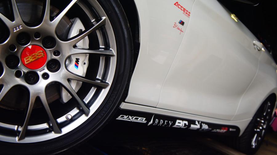 キャリパー塗装施工事例：BMW235i　キャリパー塗装　COLOR:#007 Premium whitepearl IMG10_1856_T2wrQg_sub2.jpg