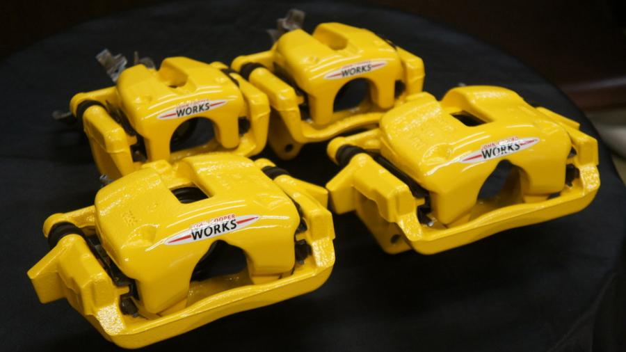 BMW MINI　キャリパー塗装COLOR:#002 giallo modena