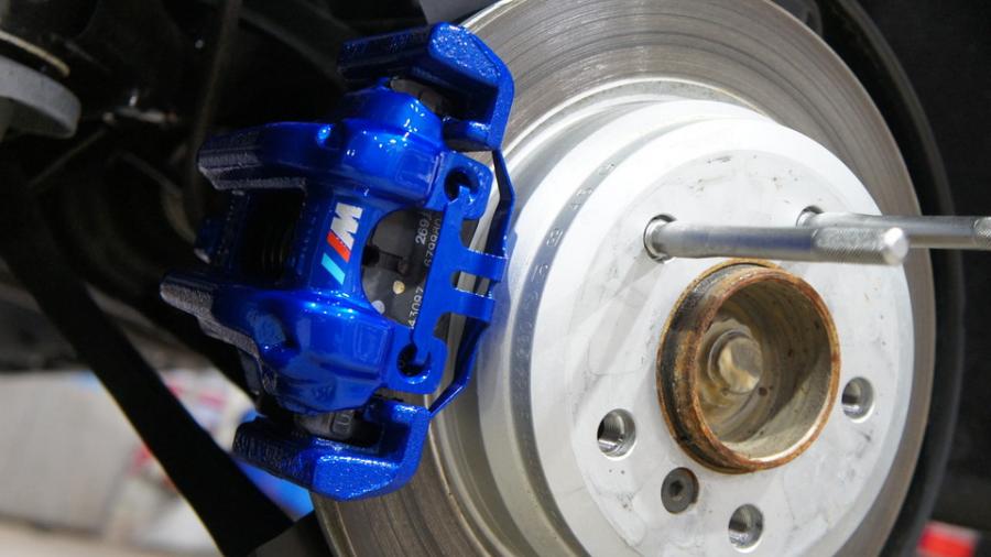 キャリパー塗装施工事例：BMW320ツーリング　キャリパー塗装COLOR:#1115 Deep marine blue IMG10_1932_jngHEs_sub2.jpg