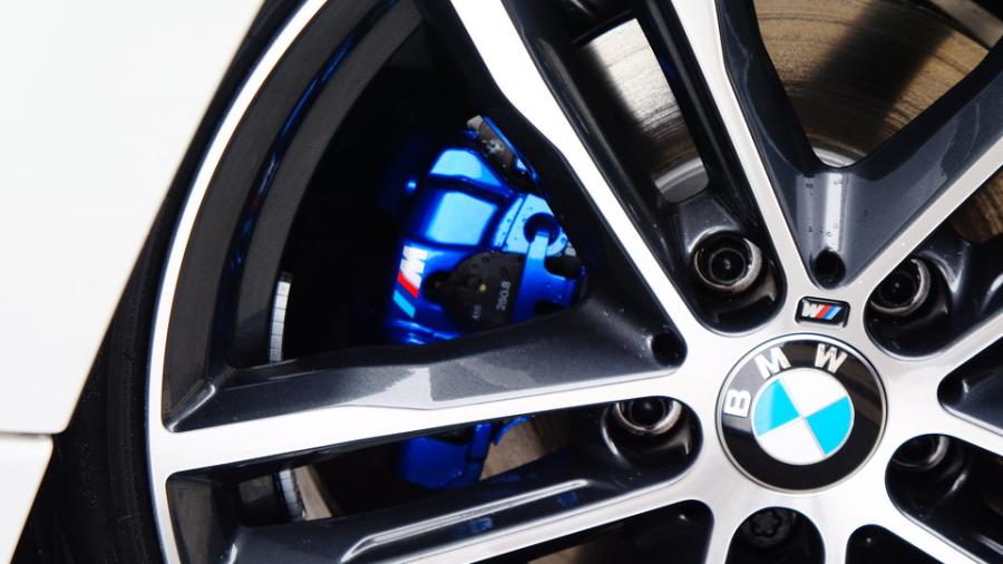 キャリパー塗装施工事例：BMW320ツーリング　キャリパー塗装COLOR:#1115 Deep marine blue IMG10_1932_jngHEs_sub4.jpg