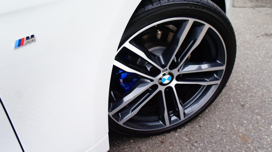 キャリパー塗装施工事例：BMW320ツーリング　キャリパー塗装COLOR:#1115 Deep marine blue IMG10_1932_jngHEs_sub5.jpg