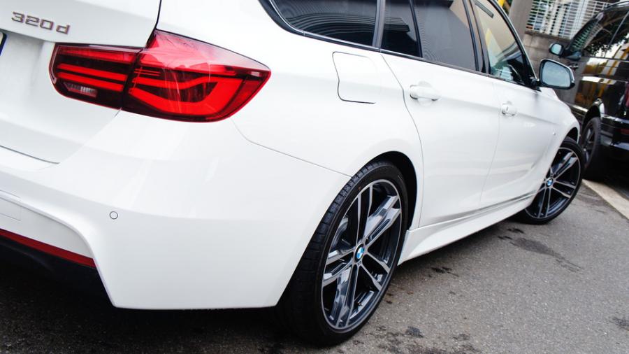 キャリパー塗装施工事例：BMW320ツーリング　キャリパー塗装COLOR:#1115 Deep marine blue IMG10_1932_jngHEs_sub6.jpg