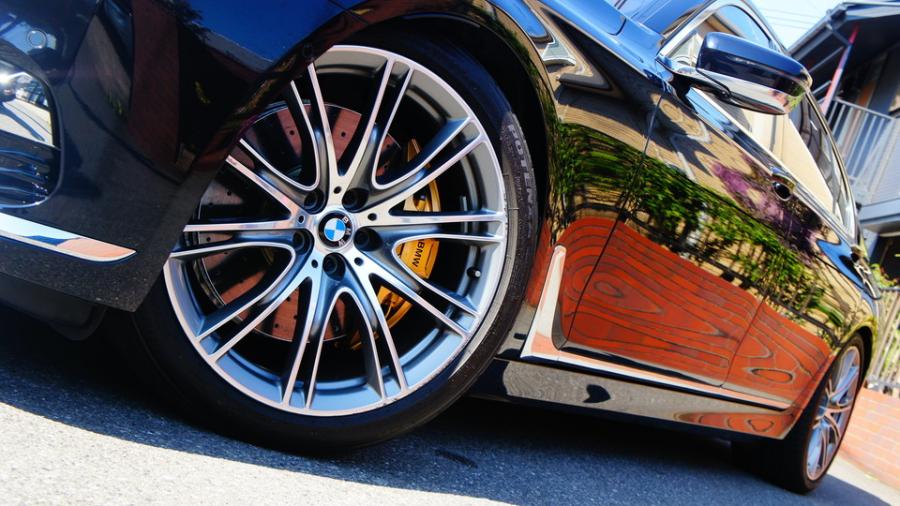 キャリパー塗装施工事例：BMW750i　キャリパー塗装COLOR:#003 Tokyo midnight gold　ローター塗装COLOR:#008 Flash champagne gold　ローター加工Type:DD IMG10_1954_hobwq5_sub3.jpg