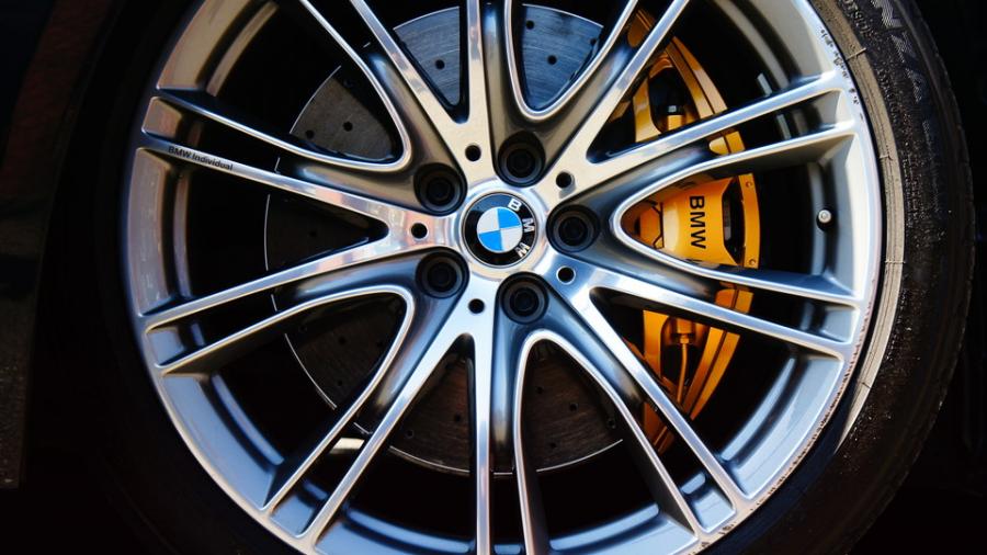 キャリパー塗装施工事例：BMW750i　キャリパー塗装COLOR:#003 Tokyo midnight gold　ローター塗装COLOR:#008 Flash champagne gold　ローター加工Type:DD IMG10_1954_hobwq5_sub4.jpg