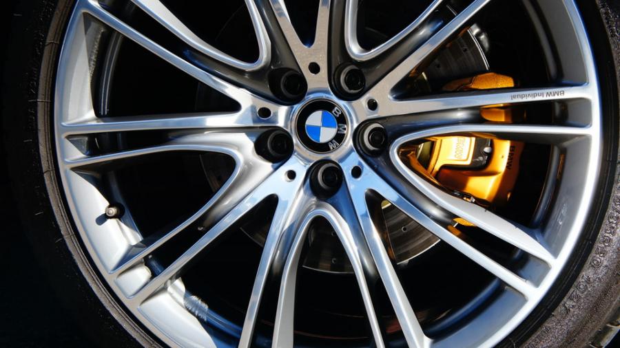 キャリパー塗装施工事例：BMW750i　キャリパー塗装COLOR:#003 Tokyo midnight gold　ローター塗装COLOR:#008 Flash champagne gold　ローター加工Type:DD IMG10_1954_hobwq5_sub6.jpg