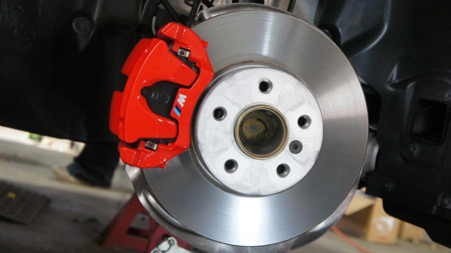 キャリパー塗装施工事例：BMW320i 　キャリパー塗装COLOR:#001 Italian losso solid IMG10_1968_U2QFvD_sub1.jpg