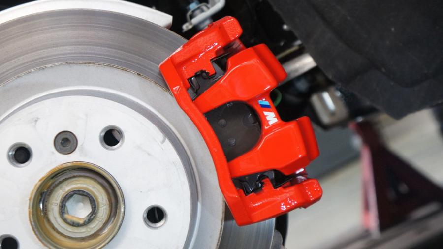 キャリパー塗装施工事例：BMW320i 　キャリパー塗装COLOR:#001 Italian losso solid IMG10_1968_U2QFvD_sub2.jpg