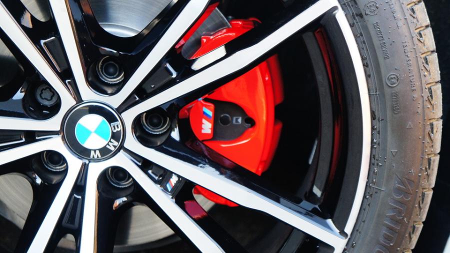 キャリパー塗装施工事例：BMW320i 　キャリパー塗装COLOR:#001 Italian losso solid IMG10_1968_U2QFvD_sub5.jpg